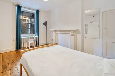 Image de Large-Double-Salle de bain partagée