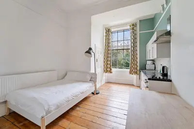 Image de Budget-Studio-Salle de bain partagée