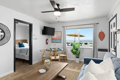 Image de Quaint Oceanfront Pet Friendly Condo P925-1