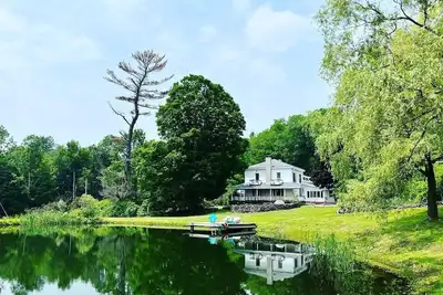 Image de The Stewart Manor, Catskills, private oasis with private lake, boat, & 11 acres
