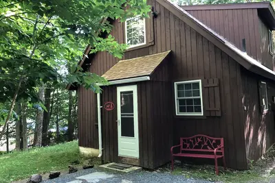 Cozy Cabin on Chimney Hill - Close to Mt Snow