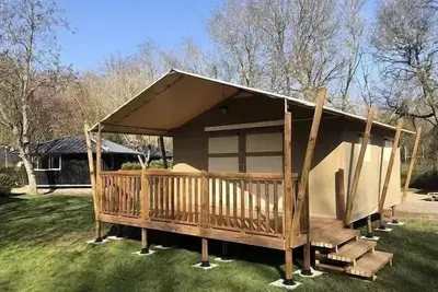 Wood Lodge Standard 25 m2 (2 Schlafzimmer ) + überdachte Terrasse 5 Personen