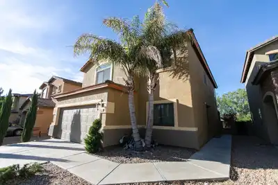 Image de 5 minutes to I-10 Air Space Museum 15 minutes to Uoa and downtown