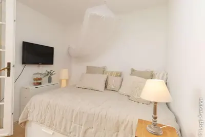 Image de Superbe appartement rénové 2 pièces avec jardin  et  amarrage