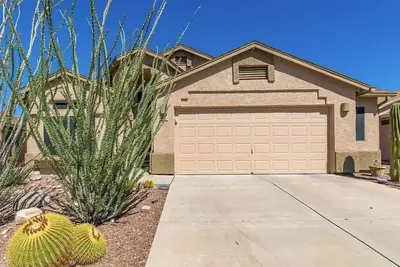 Image de Closed by I-10, airport, Air and Space museum, downtown and UoA