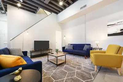 Image de Extravagant Duplex 6br-4br! Garage/Sleeps 16!