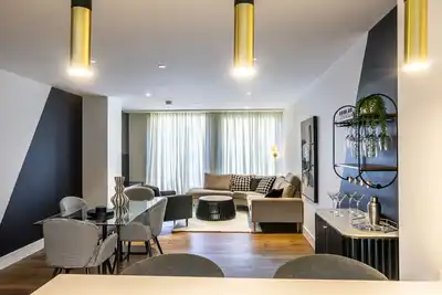 Image de A premium stay that sleeps 4 guests  in 2 bedrooms