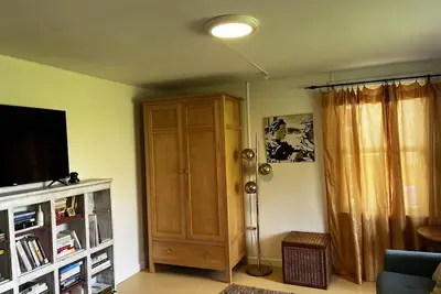 Image de 4 Blocks from waterfront—Old Town Tacoma Garden Haven—Great Location!