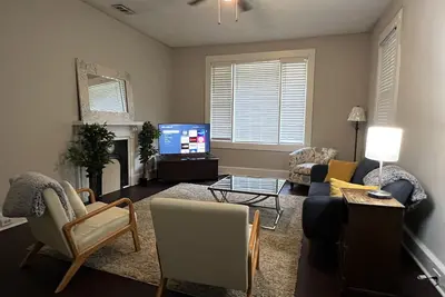 Image de # 1 Top Ranked Graduation House Near Fort Benning w/Bbq Grill and King Beds