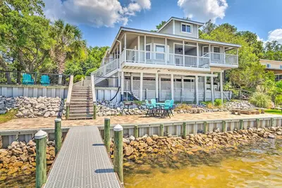 Image de Bayfront Niceville Getaway w/ Private Dock!