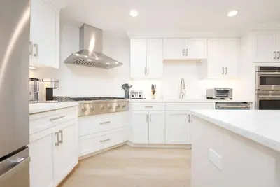 Image de Penthouse with Private Roofdeck on Plymouth Harbor