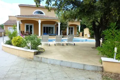 Image de Entre palais des papes et pont du Gard