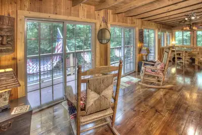 Image de Delaine`s Retreat - 4 Br Cabin, Dog Friendly, Walkable to Downtown Helen, Ga