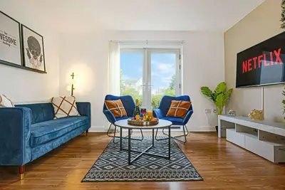 Image de Stylish Flat • Free Parking • Balcony • Sky Tv