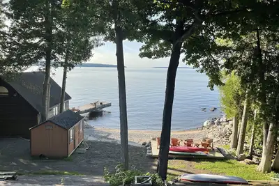 Image de Cottage on the Lake