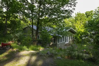 Image de Contemporary 3-bedroom waterfront cottage