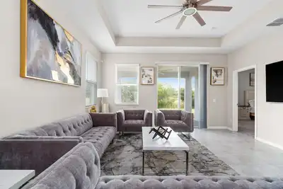 Image de Luxurious Tampa Bay Area Home in Serene Community!