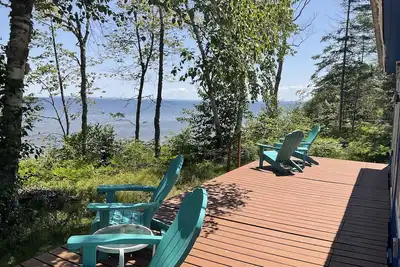 Image de Adorable house with amazing views of the Lake!