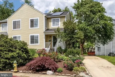 Image de Adorable home steps from Navy Stadium!