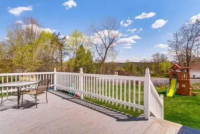 Image de Colonial home near Hiking Trail