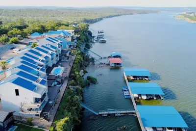 Image de Fun N Sun Lake Travis Waterfront Condo