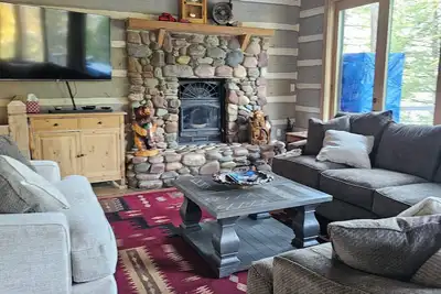 Image de Beautiful lake cottage. Family friendly. Lake access. Close to Glacier park. . .