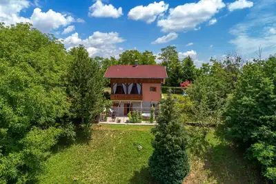 Image de Superbe maison Ă Dragovanscak avec.