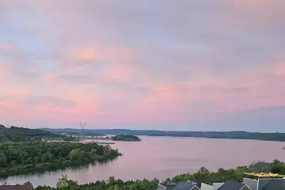 Image de Gorgeous Lake  View Condo on Table Rock Lake!