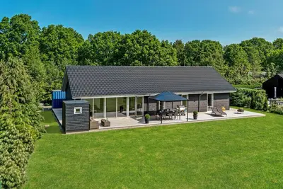 Image de Superbe maison à Glesborg avec sauna