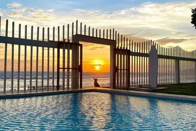 Image de 6 Bedroom 6 Bathroom Beachfront - Sandy Surf City Beach!