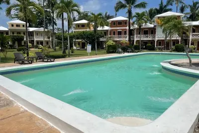 Image de Great place w/ pool steps from the beach