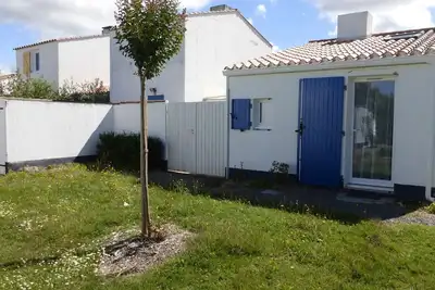 Image de Maison 3 pièces pour 5 personnes à 1, 5 km de la mer avec piscine, tennis et parking privé