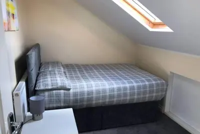 Image de ⭐️Long Stay Discounts⭐️6 Beds⭐️3 Rooms⭐️Parking+WiFi