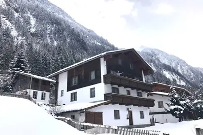 Image de Entire hostel for rent, perfect for groups