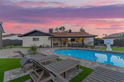 Image de Mira El Mural! Sleeps 10, Old Town Close, Hot Pool