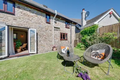 Image de Cob Cottage - Deux Chambres Maison, Couchages 4