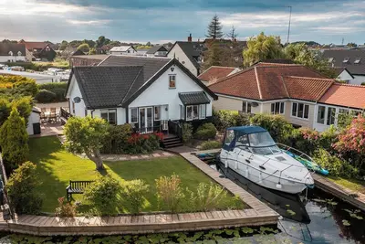 Image de 4 chambres à coucher à Wroxham