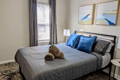 Image de Cozy house with office by Downtown & Duke