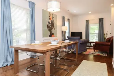 Image de Charming bungalow in NoDa near Restaurants, Parks and Breweries