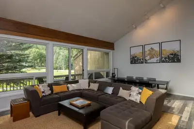 Image de Nicely Updated Eagle Vail Townhome w/ Hot Tub!