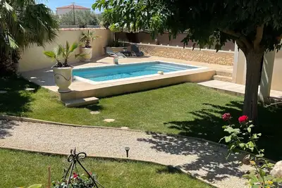 Image de Villa avec piscine en Provence près d'Arles, Avignon et Nimes