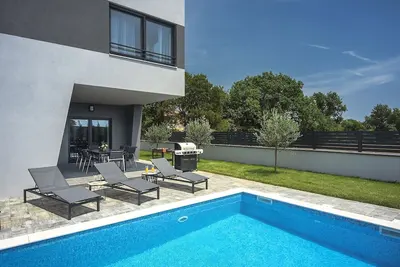 Image de Villa de luxe avec piscine chauffée, ping-pong, baby-foot, Wlan