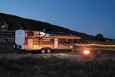 Image de Camper at Mountain Haven-WiFi/Ac/outdoor fire pit/grill/hammocks/picnic table