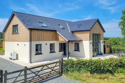 Image de 4 chambres à coucher à Tregaron, near Aberystwyth