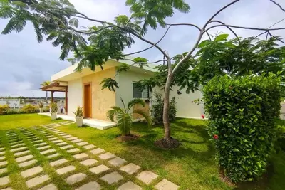 Image de 2-bedroom bungalow in self-contained beachfront resort, jacuzzi/cable Tv/Wi-fi
