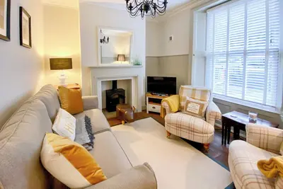 Image de This sandstone period property dating back to the 1850s has been lovingly restored throughout.