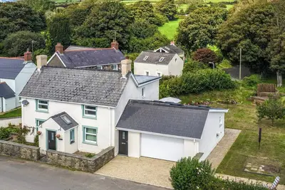 Image de 3 chambres à coucher à Little Newcastle, Fishguard