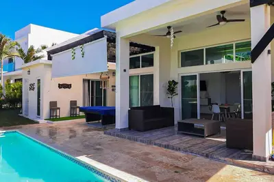 Image de 2-bedroom villa in Sosua Ocean Village, guest-friendly, steps from sandy beach