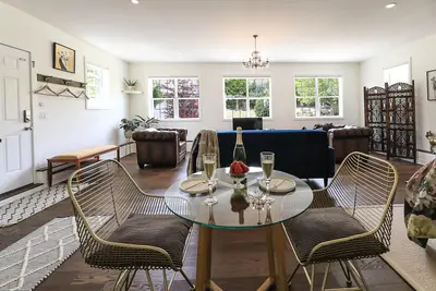 Image de The Golden Unicorn ~ Luxurious Boutique Getaway