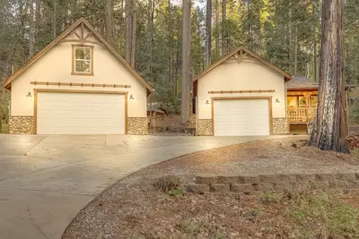 Image de Modern cabin w/ separate studio! Close to lakes, bike/hike trails, ski slopes